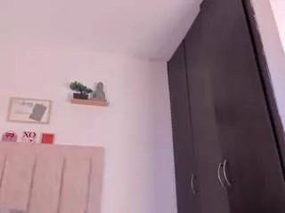 Avalineblanc from CamSoda