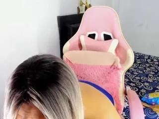 blonde-girl01 from CamSoda is Freechat