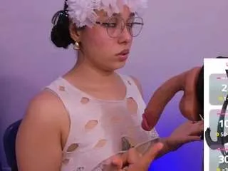 emma-winslow from CamSoda is Freechat