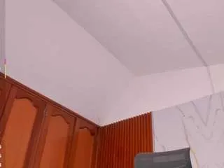 emmiilyrosee from CamSoda is Freechat