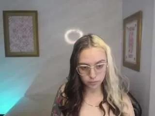 hela-v from CamSoda is Freechat