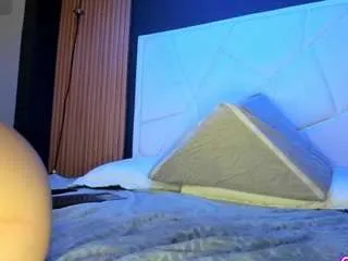 lauroberts from CamSoda is Freechat