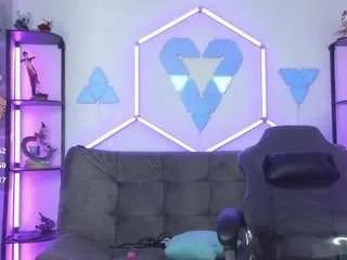 littlevixen18 from CamSoda