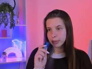 lola-swon from CamSoda is Freechat