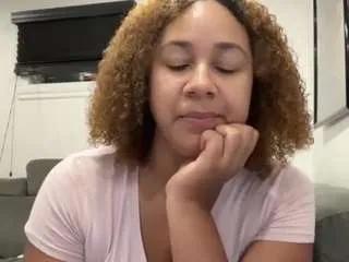 Lolaskyyjuicy from CamSoda