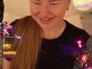 Miaredfox from CamSoda