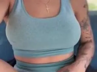 Naughtyfriends from CamSoda