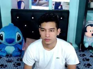 oliverttwink1 from CamSoda is Freechat