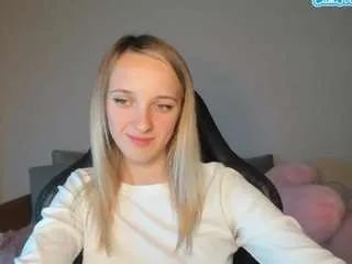 rousereedd from CamSoda is Freechat
