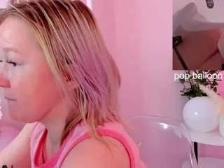 sara-moor from CamSoda is Freechat