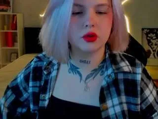 shadow-purr from CamSoda is Freechat