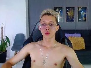 skinnybigc0ck20 from CamSoda is Freechat
