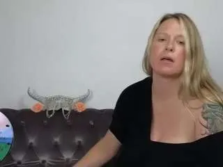 Skylar-00 from CamSoda