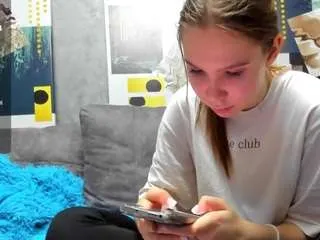 slyfoxtales from CamSoda is Freechat