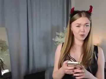 Berry_bloom from Chaturbate