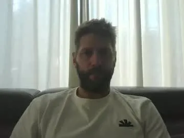 Bubblebee1982 from Chaturbate