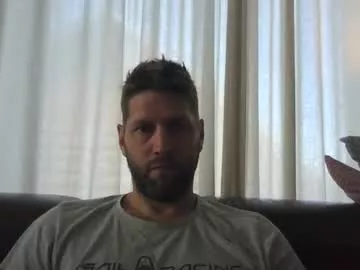 Bubblebee1982 from Chaturbate