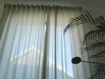 Bubblebee1982 from Chaturbate