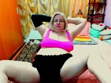 Ellyhot53 from Chaturbate