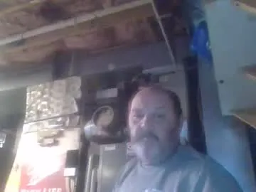 Handiemanhere from Chaturbate