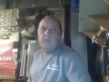 Handiemanhere from Chaturbate