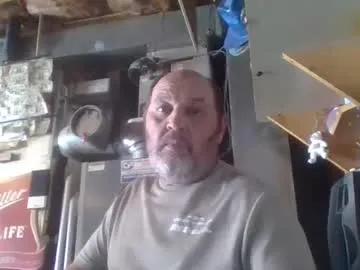 Handiemanhere from Chaturbate