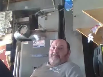 Handiemanhere from Chaturbate