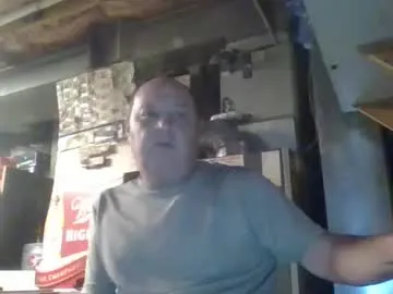 Handiemanhere from Chaturbate