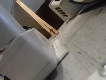 Handiemanhere from Chaturbate