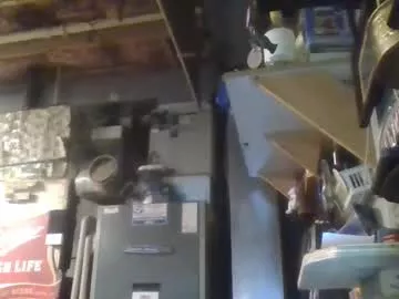 Handiemanhere from Chaturbate