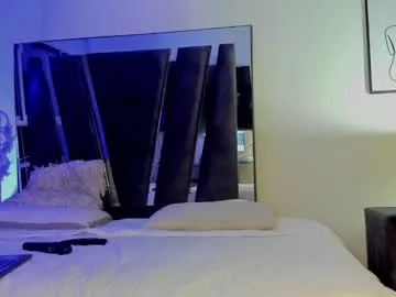 Holly_29_m from Chaturbate