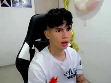 Kiss_whitee from Chaturbate