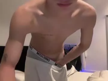 Lz_britboy from Chaturbate