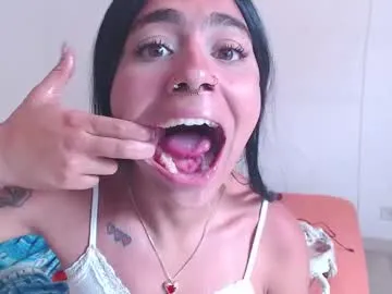 Maddiie_and_clyde from Chaturbate