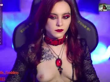 nelle_ from Chaturbate