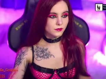 nelle_ from Chaturbate