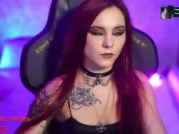 nelle_ from Chaturbate