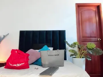 Ninacavallli from Chaturbate