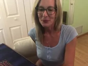 Sunniemilf from Chaturbate