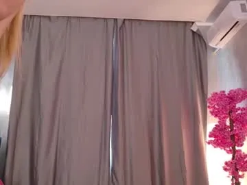 whitee_cristal from Chaturbate is Freechat