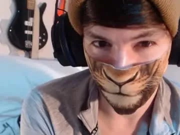 Xxwhitefoxx from Chaturbate