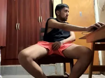 Y0ungwithbrowndick from Chaturbate