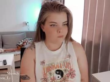 Yumm_lolly from Chaturbate
