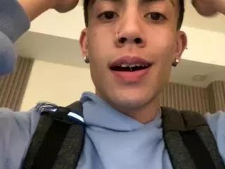 Aaron_blink from Flirt4Free