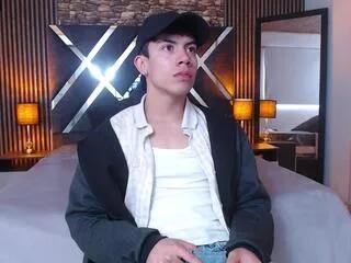 Aaron_blink from Flirt4Free