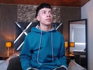 Aaron_blink from Flirt4Free