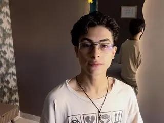 aaron_ez from Flirt4Free is Freechat