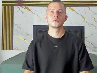 aharon_valentino from Flirt4Free is Freechat