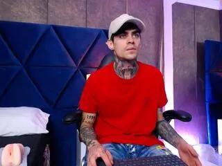 aron_muller from Flirt4Free is Freechat