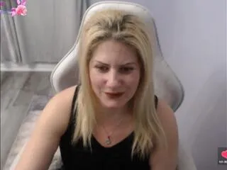 Bella_starrrr from Flirt4Free